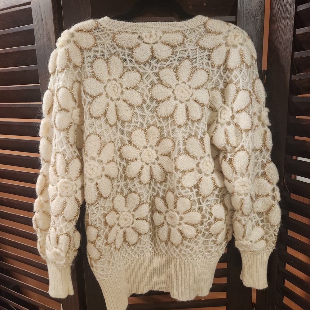 Elegant Floral Knit Sweater in Cream - Picture 3 of 3